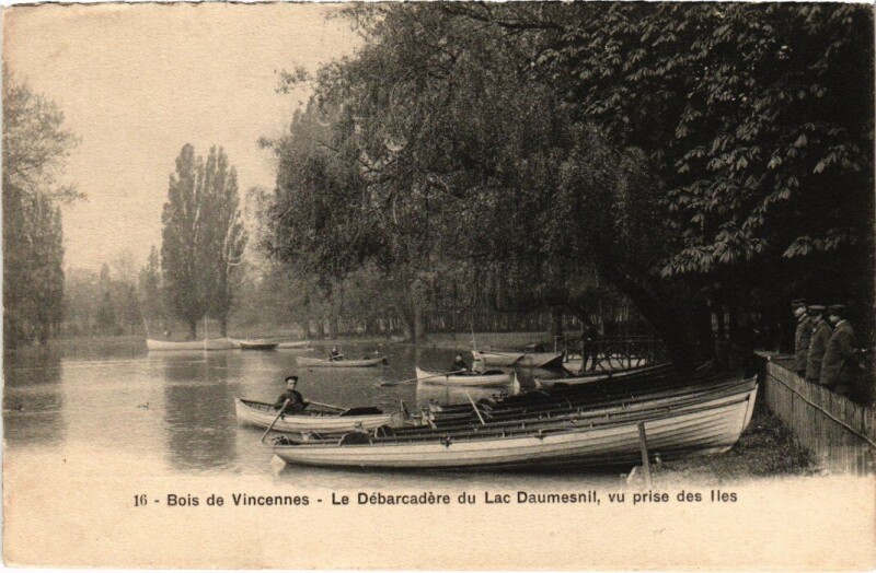 Carte postale ancienne Vincennes La Debarcadere du Lac Daumesnil à Vincennes