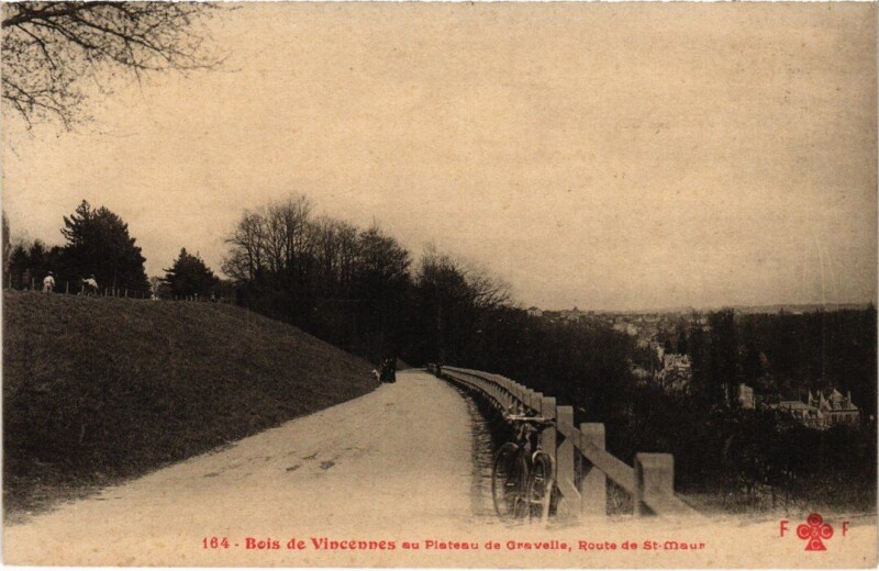 Carte postale ancienne Vincennes Plateau de Gravelles à Vincennes