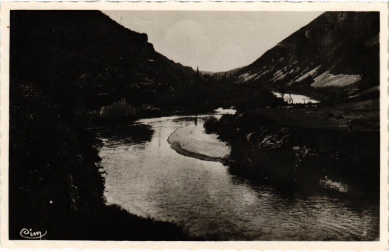 Carte postale ancienne Environs de Poncin L'Ain entre Poncin et Serrieres France à Poncin
