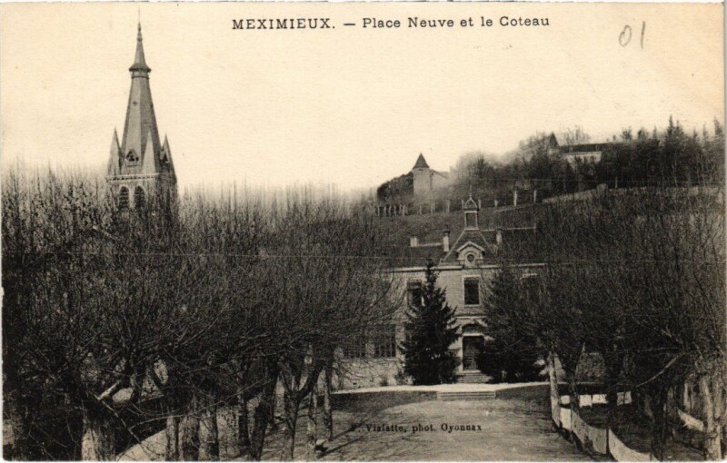 Carte postale ancienne Meximieux Place Neuve et le Coteau France à Meximieux
