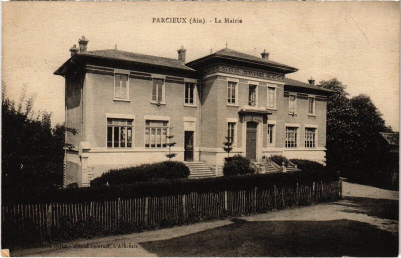 Carte postale ancienne Parcieux La Mairie France à Parcieux
