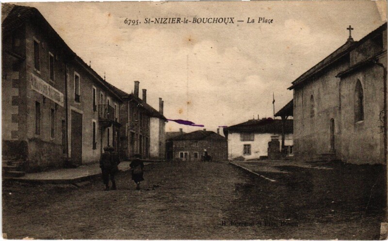 Carte postale ancienne St.Nizier le Bouchoux La Place France