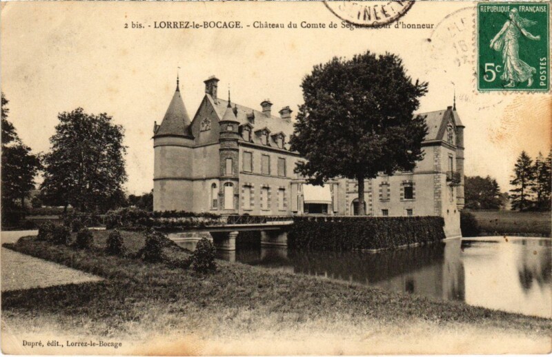 Carte postale ancienne Lorrez-le-Bocage Chateau du Comte de Segur - Cour d'Honneur