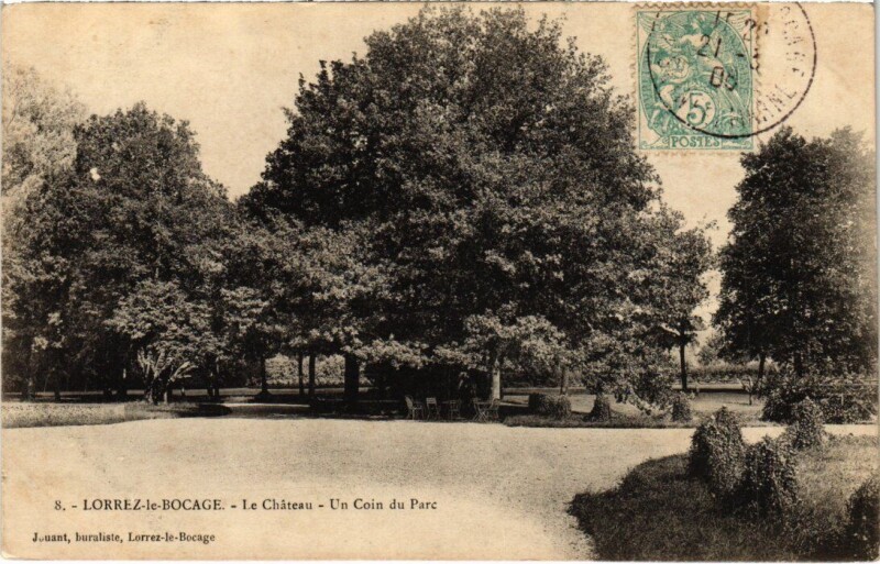 Carte postale ancienne Lorrez-le-Bocage Le Chateau - Un Coin du Parc
