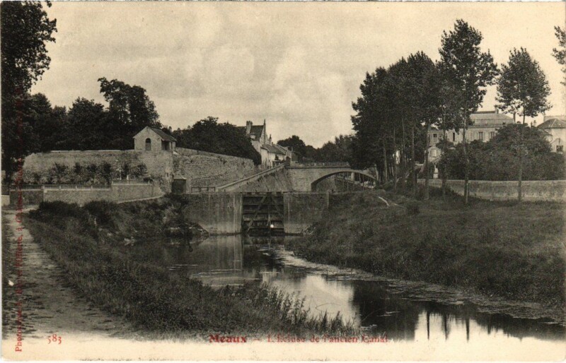 Carte postale ancienne Meaux Ecluse de l'Anicen Canal à Meaux