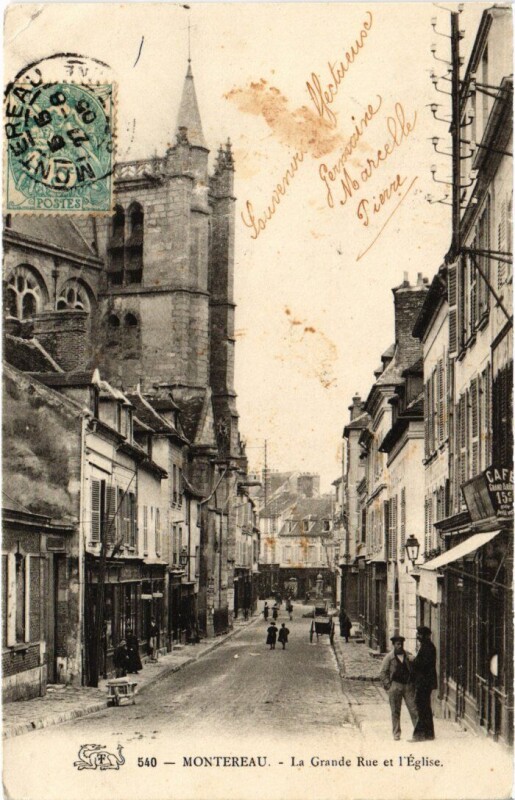 Carte postale ancienne Montereau-Fault-Yonne La Grande Rue et l'Eglise à Montereau-Fault-Yonne