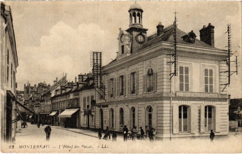 Carte postale ancienne Montereau-Fault-Yonne L'Hotel des Postes à Montereau-Fault-Yonne