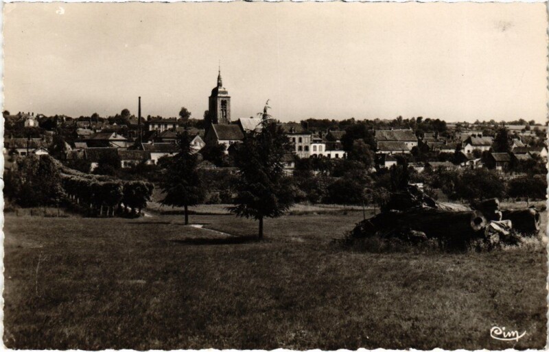 Carte postale ancienne Montigny-Lencoup Place du Cedre à Montigny-Lencoup