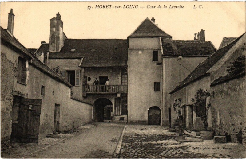 Carte postale ancienne Moret-sur-Loing Cour de la Levrette