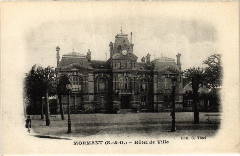Carte postale ancienne Mormant Hotel de Ville à Mormant