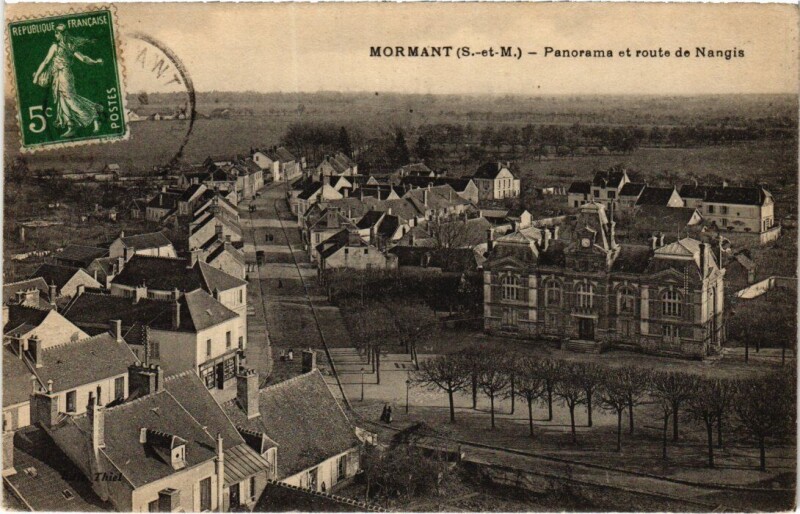 Carte postale ancienne Mormant Panorama et Route de Nangis à Mormant