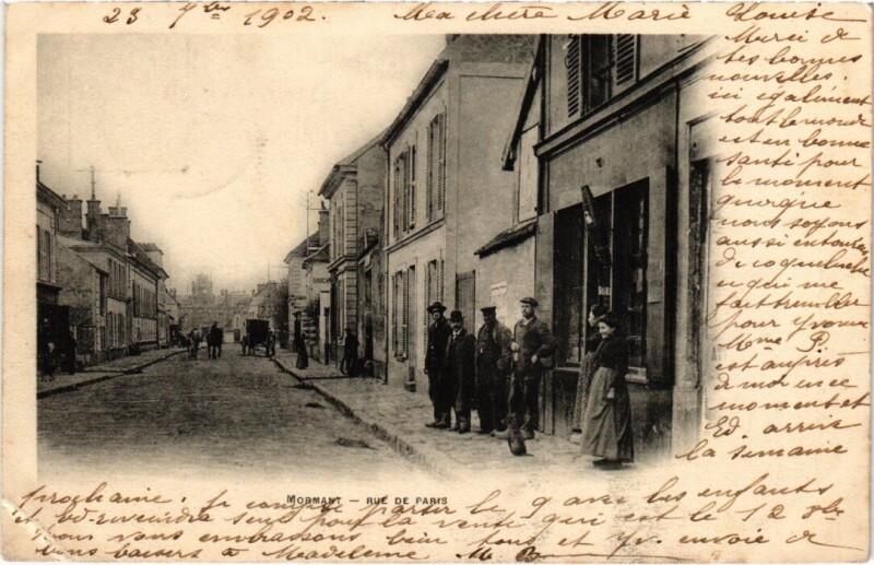 Carte postale ancienne Mormant Rue de Paris à Mormant