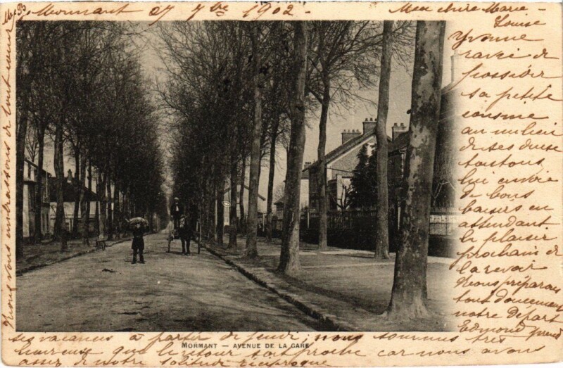 Carte postale ancienne Mormant Avenue de la Gare à Mormant