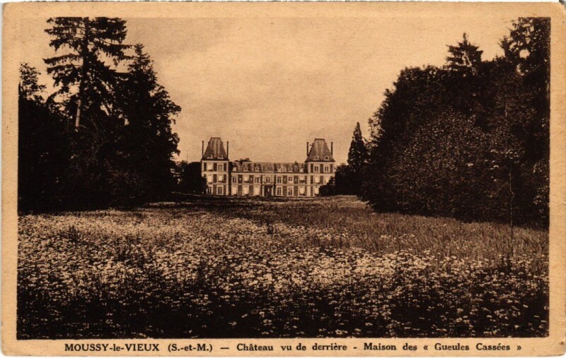 Carte postale ancienne Moussy-le-Vieux Chateau vu de Derriere Maison des Gueules Casses à Moussy-le-Vieux