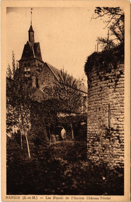 Carte postale ancienne Nangis Les Fosses de l'Ancien Chateau Feodal à Nangis