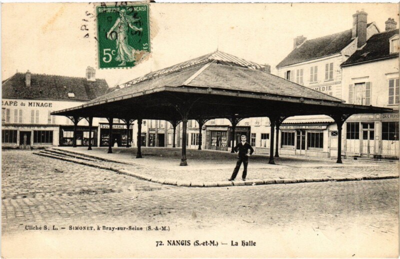 Carte postale ancienne Nangis La Halle à Nangis