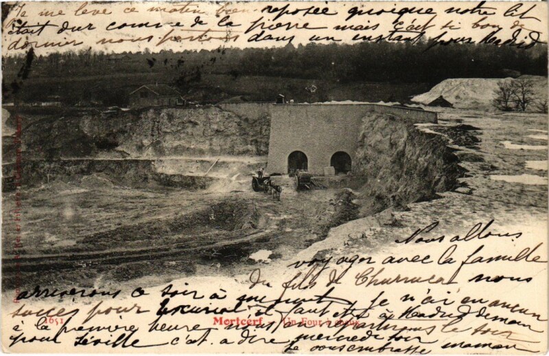 Carte postale ancienne Montcerf Un Four a Chaux