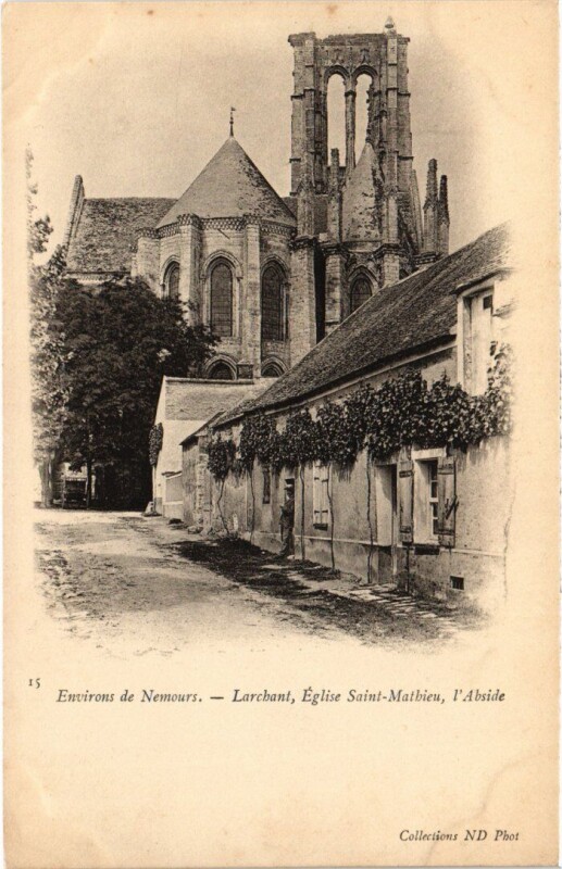 Carte postale ancienne Larchant Eglise Saint-Mathieu - L'Abside à Larchant