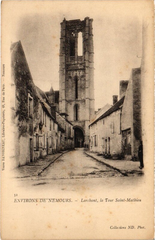 Carte postale ancienne Larchant La Tour Saint-Mathieu à Larchant