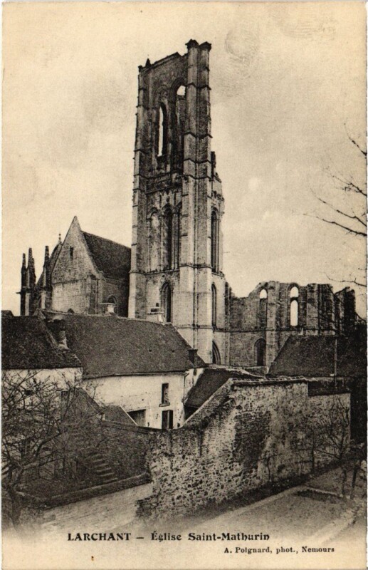 Carte postale ancienne Larchant Eglise Saint-Mathurin à Larchant