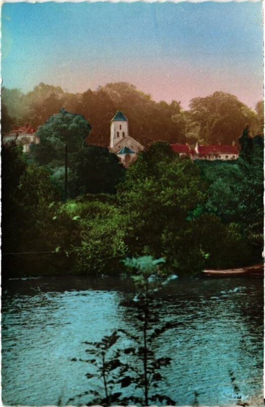 Carte postale ancienne Luzancy L'Eglise Vue de la Marne à Luzancy