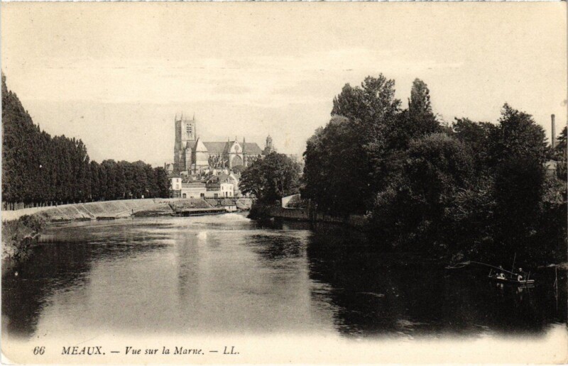Carte postale ancienne Meaux Vue sur la Marne à Meaux