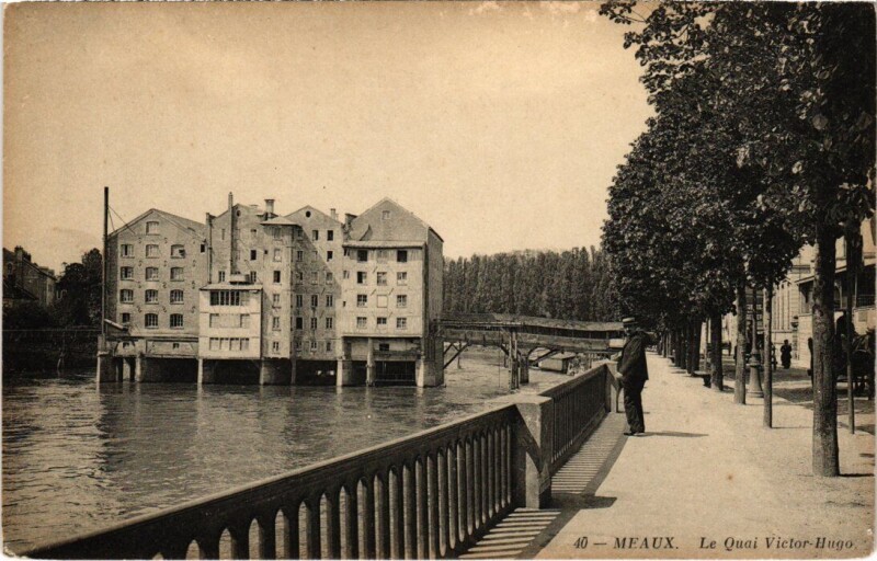 Carte postale ancienne Meaux Le Quai Victor-Hugo à Meaux