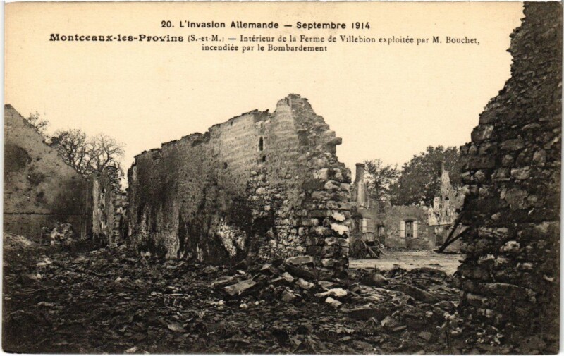Carte postale ancienne Montceaux-les-Provins Interieur de Ferme - Ruines à Provins