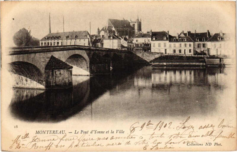 Carte postale ancienne Montereau-Fault-Yonne Le Pont de l'Yonne et la Ville à Montereau-Fault-Yonne