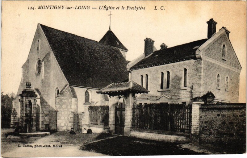 Carte postale ancienne Montigny-sur-Loing L'Eglise et le Presbytere à Montigny-sur-Loing