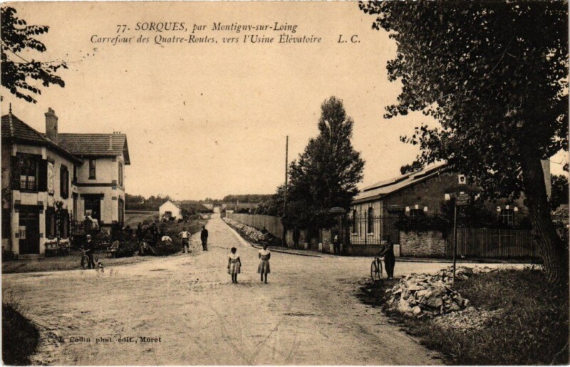 Carte postale ancienne Montigny-sur-Loing Carrefour des Quatre-Routes à Montigny-sur-Loing