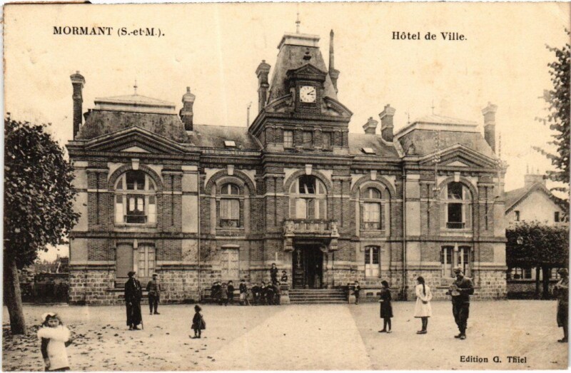 Carte postale ancienne Mormant Hotel de Ville à Mormant
