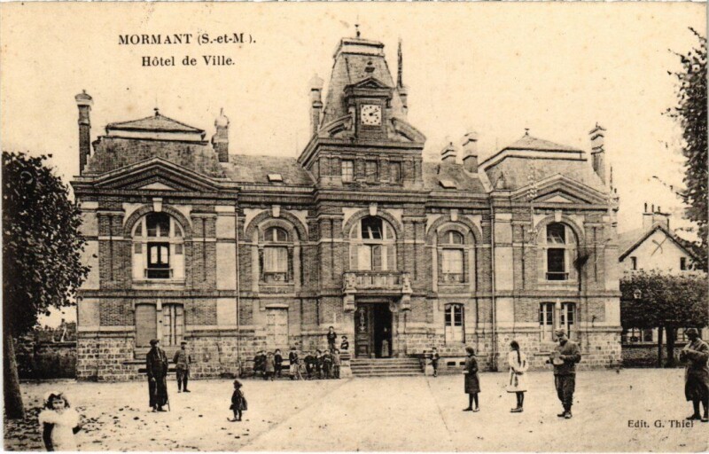 Carte postale ancienne Mormant Hotel de Ville à Mormant