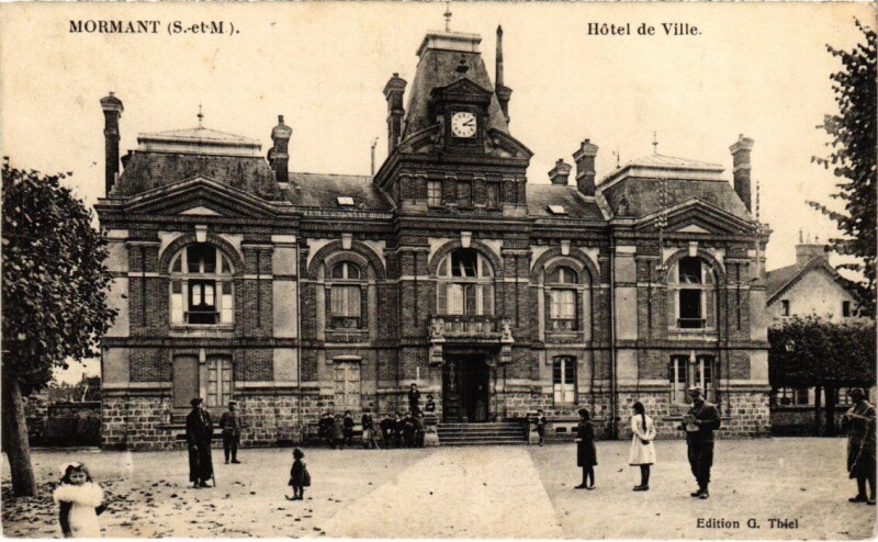 Carte postale ancienne Mormant Hotel de Ville à Mormant