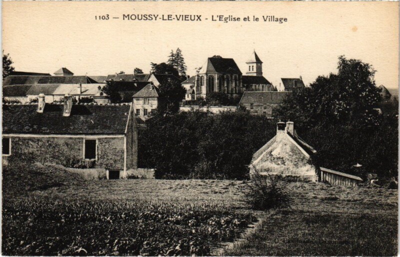 Carte postale ancienne Moussy-le-Vieux L'Eglise et le Village à Moussy-le-Vieux