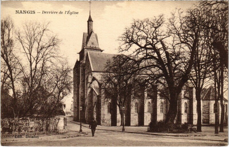 Carte postale ancienne Nangis Derriere de l'Eglise à Nangis