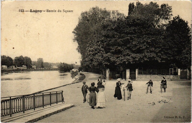 Carte postale ancienne Lagny-sur-Marne Entree du Square à Lagny-sur-Marne