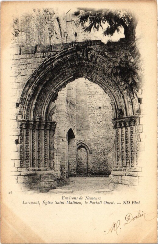Carte postale ancienne Larchant Eglise Saint-Mathieu - Portail Ouest à Larchant