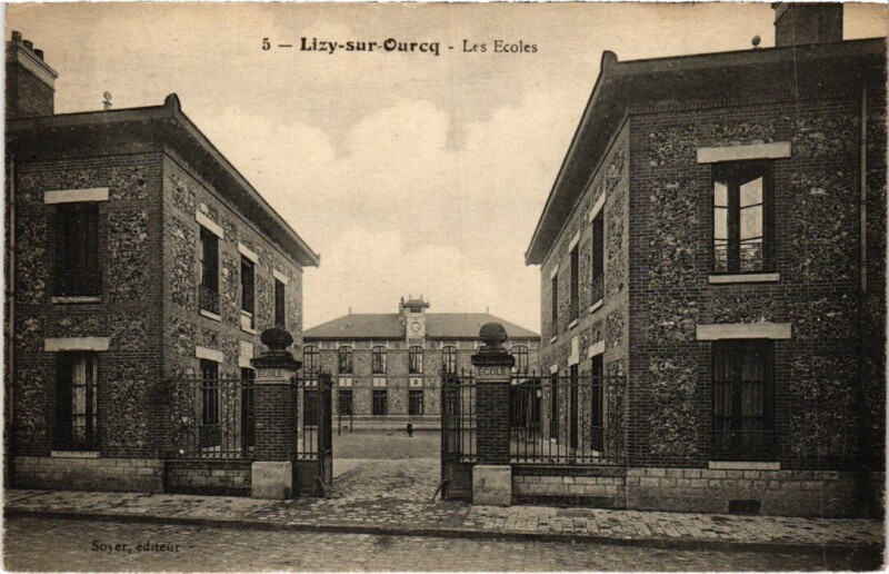 Carte postale ancienne Lizy-sur-Ourcq Les Ecoles à Lizy-sur-Ourcq