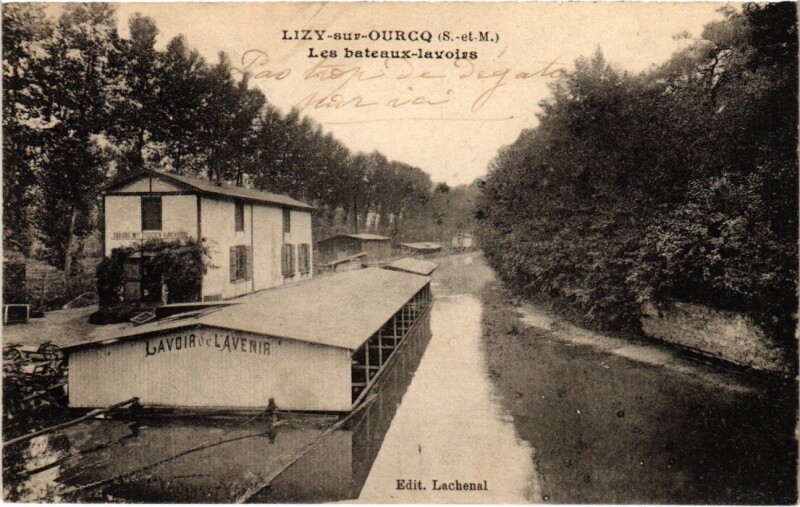 Carte postale ancienne Lizy-sur-Ourcq Les Bateaux-Lavoirs à Lizy-sur-Ourcq