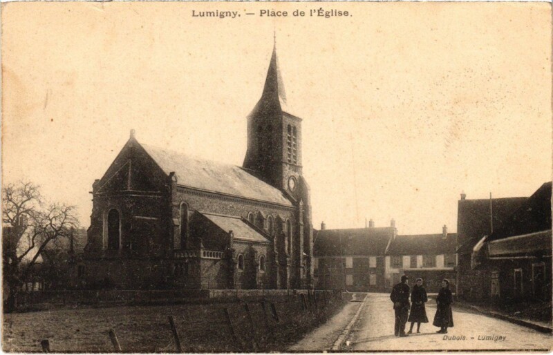 Carte postale ancienne Lumigny Place de l'Eglise