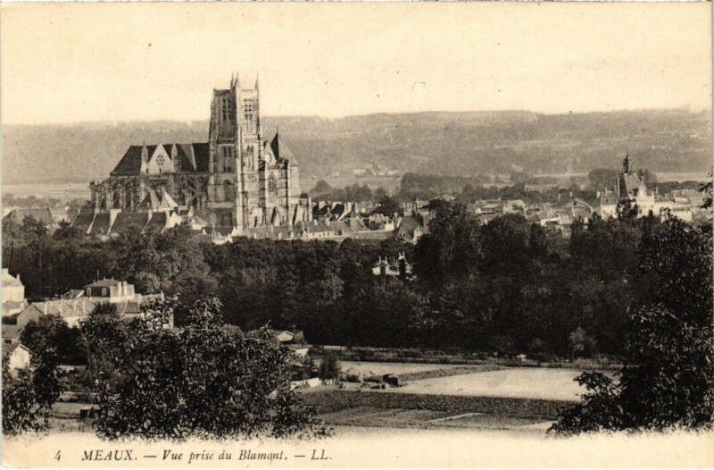 Carte postale ancienne Meaux Vue prise du Blamont à Meaux