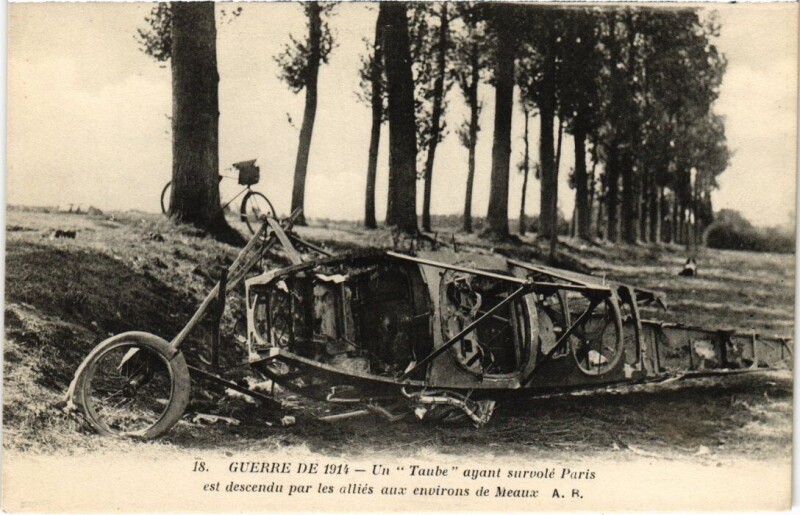 Carte postale ancienne Environs de Meaux Un Taube - Aviation - Aircraft Wrecks à Meaux