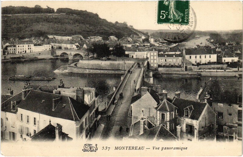 Carte postale ancienne Montereau-Fault-Yonne Vue Panoramique à Montereau-Fault-Yonne