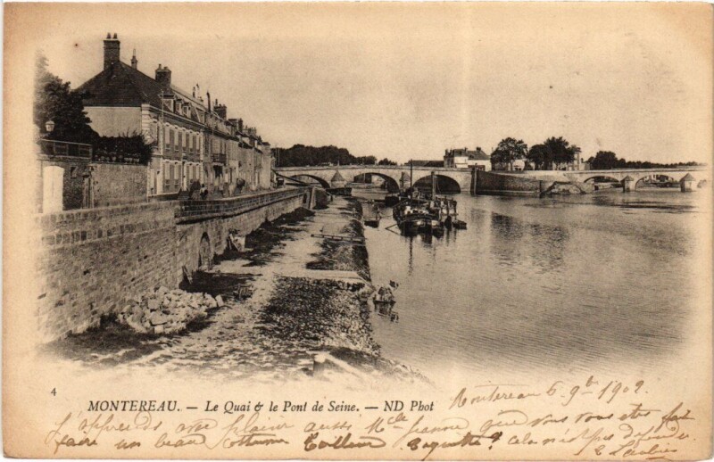 Carte postale ancienne Montereau-Fault-Yonne Le Quai et le Pont de Seine à Montereau-Fault-Yonne