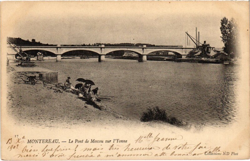 Carte postale ancienne Montereau-Fault-Yonne Le Pont de Moscou sur l'Yonne à Montereau-Fault-Yonne