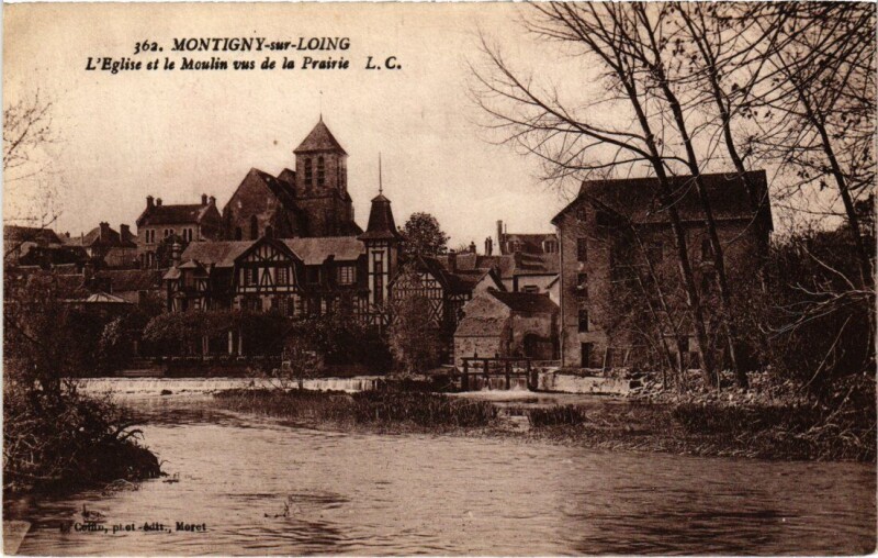 Carte postale ancienne Montigny-sur-Loing L'Eglise et le Moulin vus de la Prairie à Montigny-sur-Loing