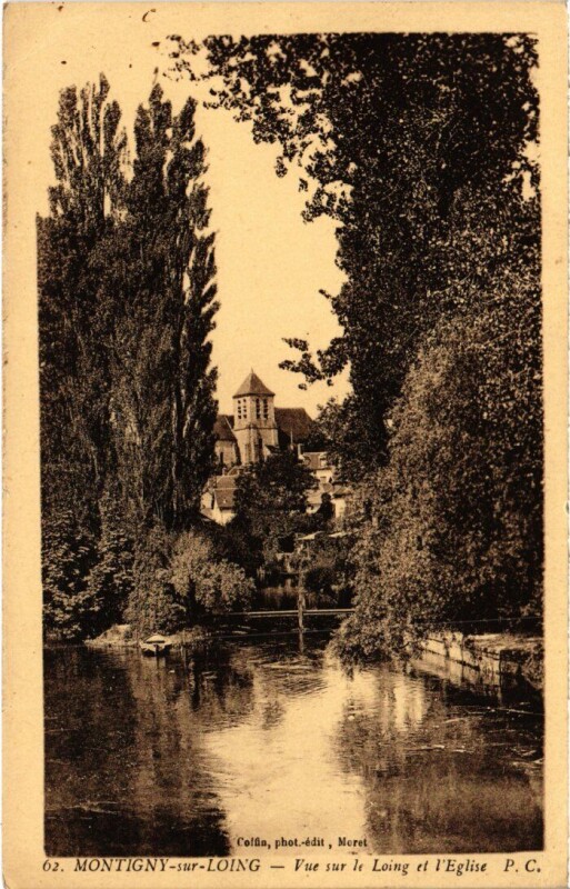 Carte postale ancienne Montigny-sur-Loing Vue sur le Loing et l'Eglise à Montigny-sur-Loing
