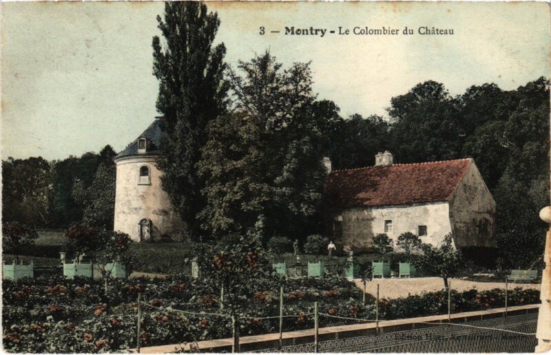 Carte postale ancienne Montry Le Colombier du Chateau à Montry