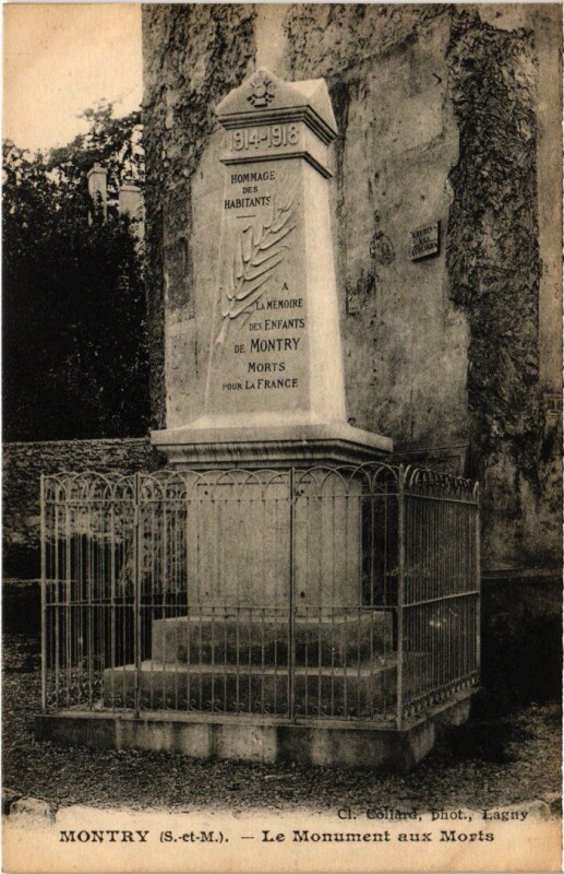 Carte postale ancienne Montry Monument aux Morts à Montry